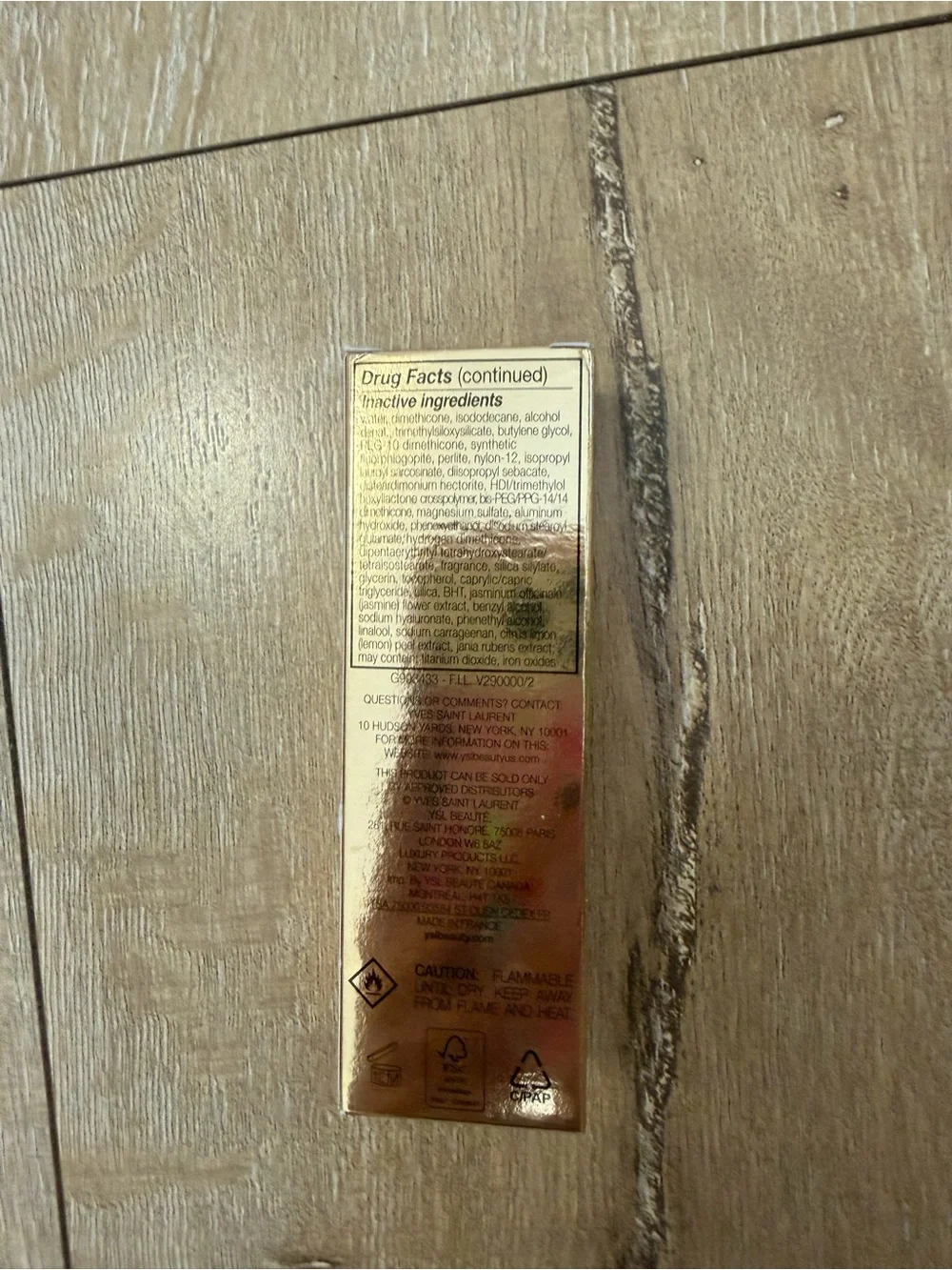 Yves Saint Laurent foundation MC2 medium cool - Gold Reflective Packaging